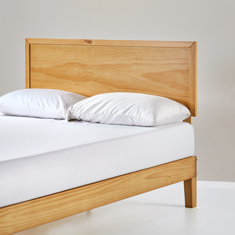 Zinus Beckham Wooden Bed Ensemble